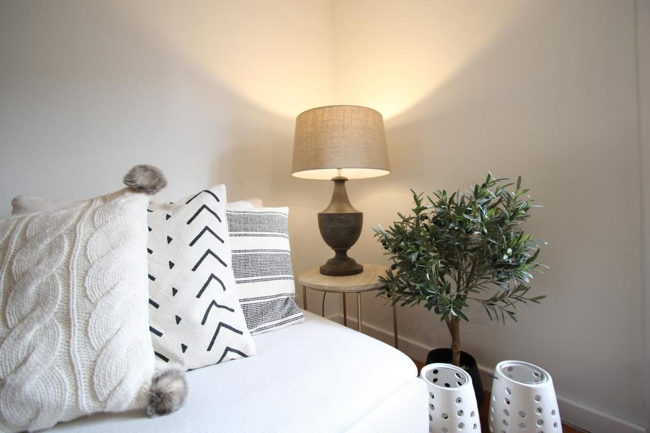 Chic Urban Retreat At Downtown With Balcony & Views Apartment Lisbon Exterior photo